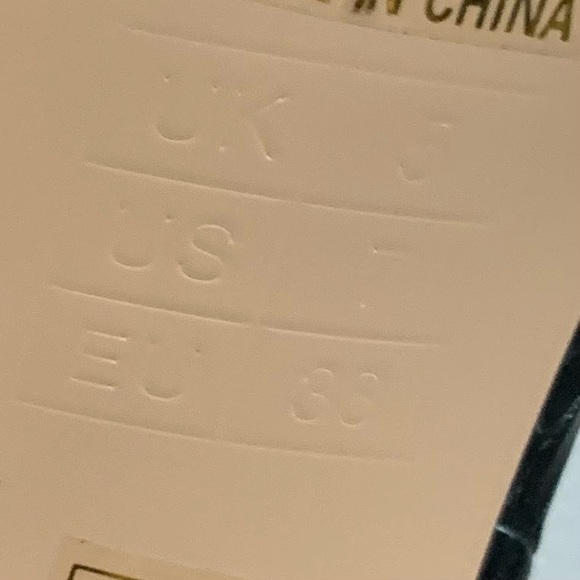 London Rag Women's Black Stiletto Pumps Heels in Size 7 Brooch Accent on Toe - Picture 10 of 14